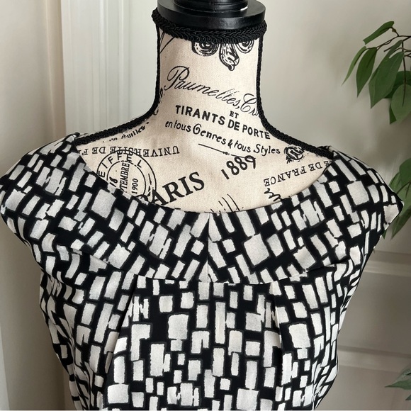 Calvin Klein Geometric Print Cap Sleeves Sheath Dress Black White Sz 12 - Picture 2 of 16